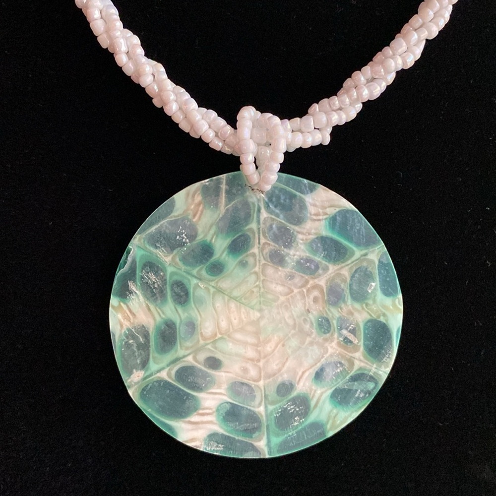 Green Shell Necklace - Picture 3 of 4
